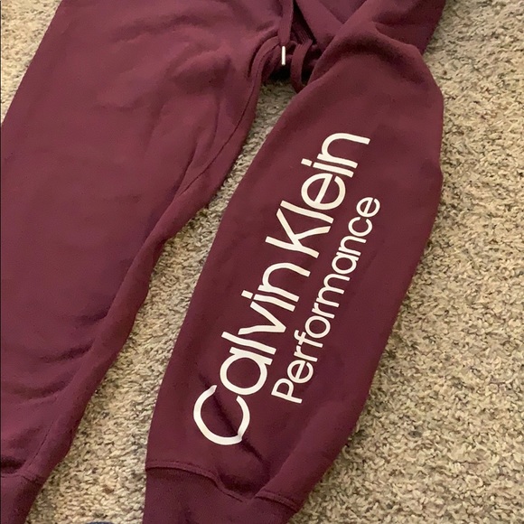 Calvin Klein burgundy sweats - Picture 2 of 4
